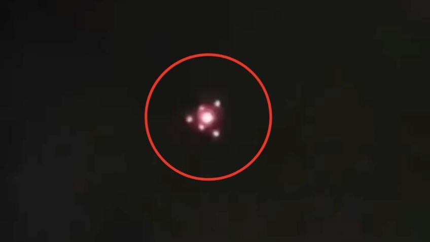 【クッキリ】メキシコ上空に三角形UFOが出現！ 5つの光が夜空に描く幾何学模様の正体とはの画像1