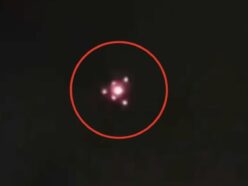 【クッキリ】メキシコ上空に三角形UFOが出現！ 5つの光が夜空に描く幾何学模様の正体とは