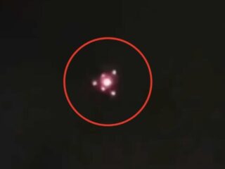 【クッキリ】メキシコ上空に三角形UFOが出現！ 5つの光が夜空に描く幾何学模様の正体とは