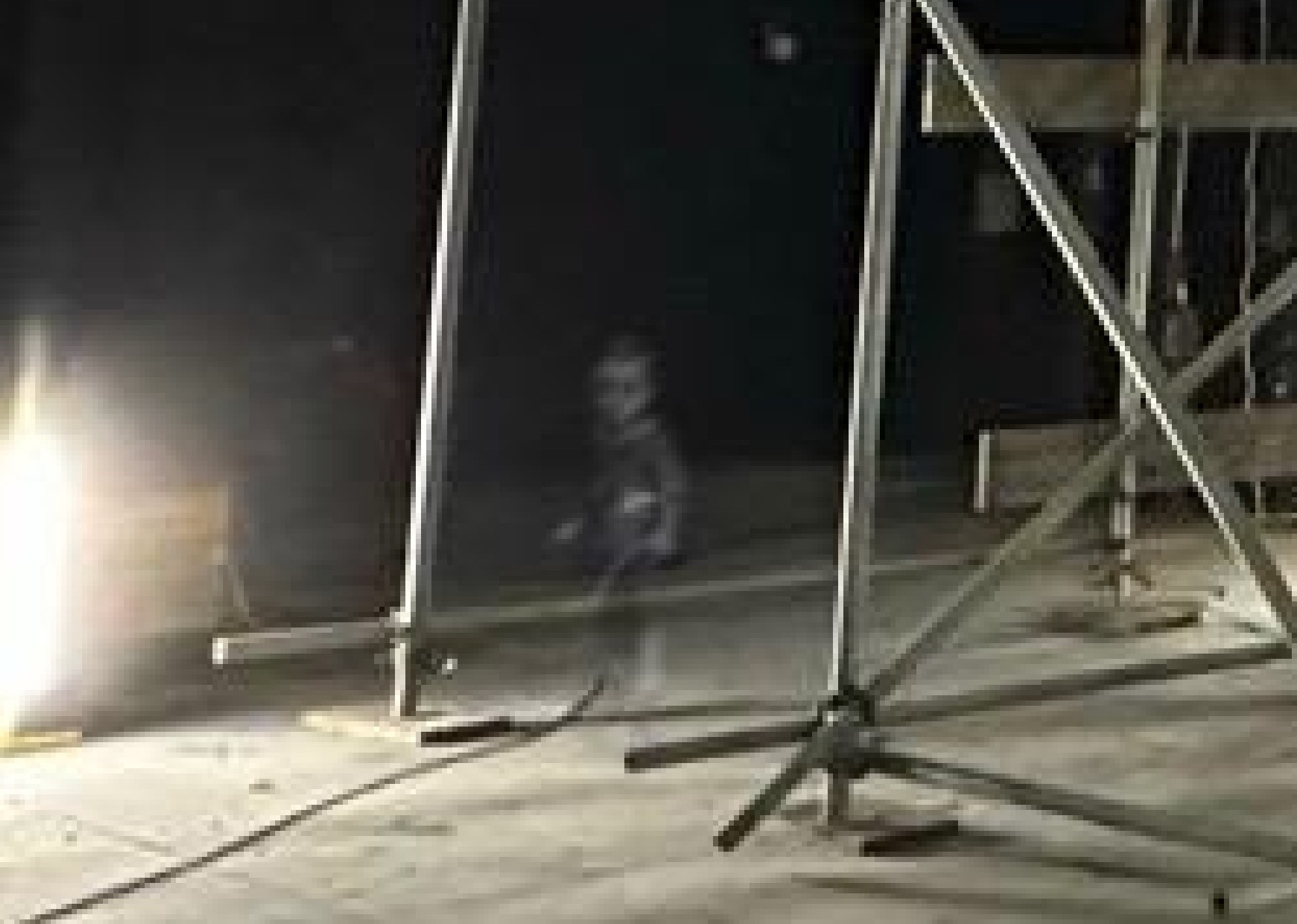 【心霊写真】歴史ある劇場に佇む「半透明の少年」! 修復工事中に現れた“小さな住人”の正体は… 伝説の霊が実在したのかの画像2