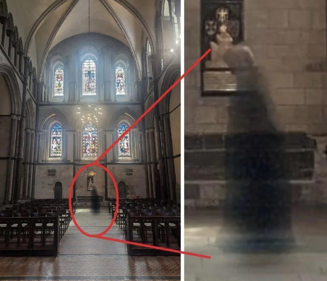 【戦慄】世界の心霊写真6選！霧の中に潜む怪人、階段に浮かぶ頭部… カメラが捉えた戦慄の瞬間の画像8