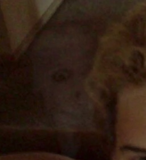 【戦慄】世界の心霊写真6選！霧の中に潜む怪人、階段に浮かぶ頭部… カメラが捉えた戦慄の瞬間の画像10