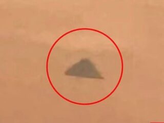 鉱山作業員が「完璧な三角形」のUFOを目撃。早朝の空を疾走する謎の飛行物体＝オーストラリア