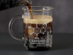 コカ・コーラの秘密のレシピがついに解明？ 139年の謎に挑んだ科学者が導き出した「99％の砂糖」と「隠し味」の正体