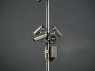 あなたはすでに「記録」されている！？ 顔認証、IoT、DNA…海外事例から考える、逃げ場なき“監視社会”のリアル