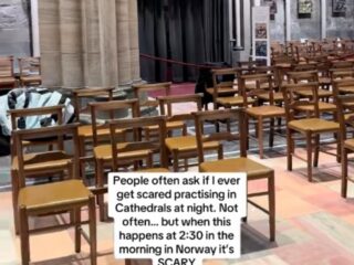 午前2時半、誰もいない大聖堂に鳴り響く「9回のノック」！ 天才オルガン奏者が激撮した、扉の向こうに潜む“招かれざる客”の正体