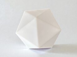 空間を整えるという選択 —— 据え置き型デジタルお守り「まもりだま〜龍」登場【TOCANA限定】