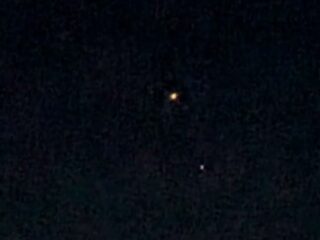 ポーランド上空に謎の「脈打つオーブ」が出現!? 不気味な発光体と分離する小型UFOの正体とは