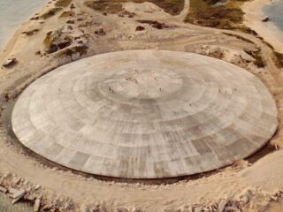 太平洋に浮かぶ「核の棺」が時限爆弾に!? 米国の杜撰な遺産と気候変動が招く最悪のシナリオ