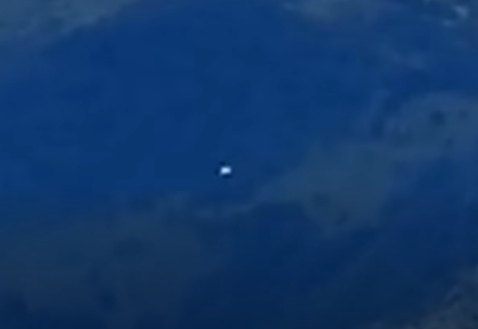 人類を監視する探査機? コスタリカで“超高速の謎の球体”が撮影される!研究家が指摘する“非人類プローブ”かの画像1