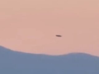 全長90m超の「黒い棒」が出現！ ポポカテペトル山に出現した巨大円筒型UFO、驚愕の20分間