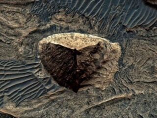 火星にエジプトそっくりの「三面ピラミッド」を発見!? NASAの画像が示唆する“失われた古代火星文明”の謎