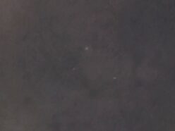 ニューヨークの夜空で「追いかけっこ」する3つのUFO!? 不気味な飛行物体の正体とは