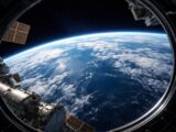 「人類は嘘の中で生きている」 178日間の宇宙滞在を終えたNASA飛行士が語った衝撃の“悟り”