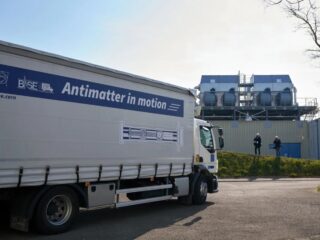 人類史上初！ 「反物質」をトラックの荷台に乗せて運ぶ実験に成功、爆発の危険性は？