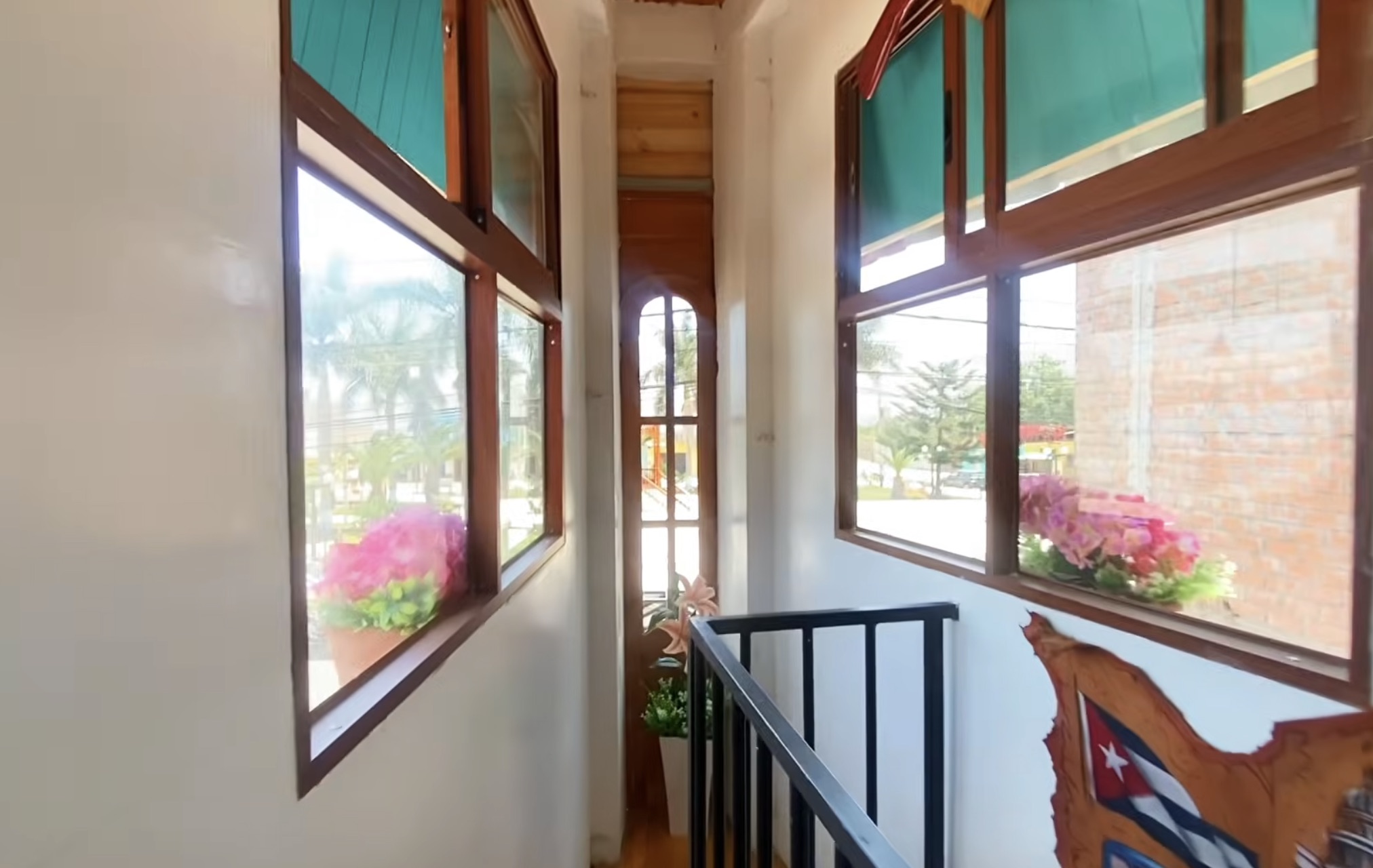 横幅わずか63センチ！ ペルーに出現した「世界一狭い家」が問いかける“幸せのサイズ”とはの画像3