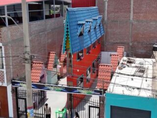 横幅わずか63センチ！ ペルーに出現した「世界一狭い家」が問いかける“幸せのサイズ”とは