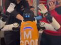 【動画あり】レストランのAIロボット店員が突如ブチギレ発狂