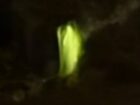 「光の生命体」の召喚に成功!? エクアドルの山中でUFO研究家グループが撮影した“ローブ姿の発光体”