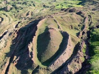 やはりトルコの“巨大な船影”はノアの方舟なのか!? レーダーが暴いた「人工的な内部構造とトンネル」