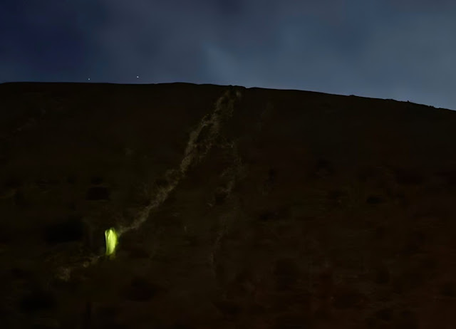 「光の生命体」の召喚に成功!? エクアドルの山中でUFO研究家グループが撮影した“ローブ姿の発光体”の画像2