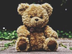 子どもの玩具に隠された「闇」テディベアから薬物化するビーズまで… 衝撃の黒歴史