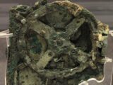 紀元前のオーパーツ「アンティキティラ島の機械」は完璧な太陰暦計算機だった？ 最新の統計手法が暴いた古代ギリシャの超絶技術