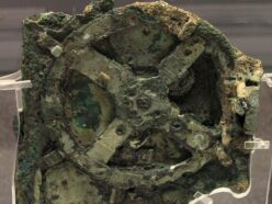紀元前のオーパーツ「アンティキティラ島の機械」は完璧な太陰暦計算機だった？ 最新の統計手法が暴いた古代ギリシャの超絶技術