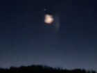 空に浮かぶ巨大な“光の塊”にSNS騒然！ カナダの夜空に現れた謎の現象はロケットの痕跡か、未知のUFOか