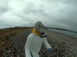 "世界で最も危険な島"「炭疽菌島」に潜入したYouTuberが採取した土壌サンプルの衝撃の結果