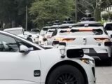 早朝の住宅街を「誰も乗っていない自動運転タクシー」50台が徘徊！ AIが引き起こした現代の“幽霊車パニック”