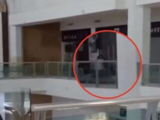 【心霊動画】無人の夜のショッピングモールに少女の霊が出現！？ 大論争を巻き起こした恐怖映像＝メキシコ