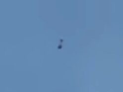 「形を変える（シェイプシフト）UFO」の動画が撮影される！ 複数の物体が絡み合うように飛ぶ未確認飛行物体の謎＝イギリス