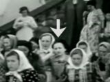 1937年の映像にタイムトラベラー!? 「スマホで通話する女性」の正体とは…