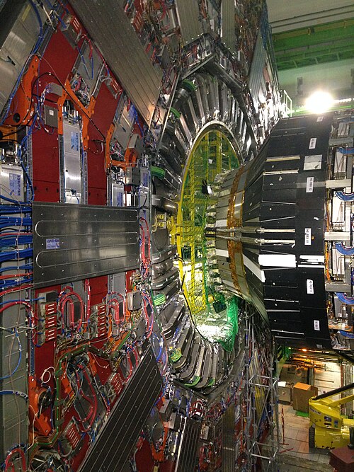 CERNのLHC（大型ハドロン衝突型加速器）が稼働停止！ ネットで「時間を操作している」と陰謀論が拡散される理由とは？の画像2