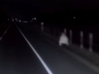 【心霊動画】深夜の国道に出没する“上半身だけの女”！ トラック運転手が撮影したチリ最恐のゴーストミステリー
