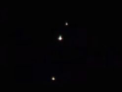 海岸に謎の「UFO編隊」が出現！ 撮影を試みた目撃者のスマホが“同時フリーズ”した不可解な1時間＝アルゼンチン