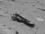 火星に「エイリアンのミサイル（不発弾）」が落ちている!? NASAの探査機キュリオシティが撮影した謎の物体の正体とは