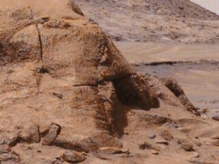 火星に「扉のある建造物」!? キュリオシティ最新画像に写った謎の構造物、失われた文明説が再燃