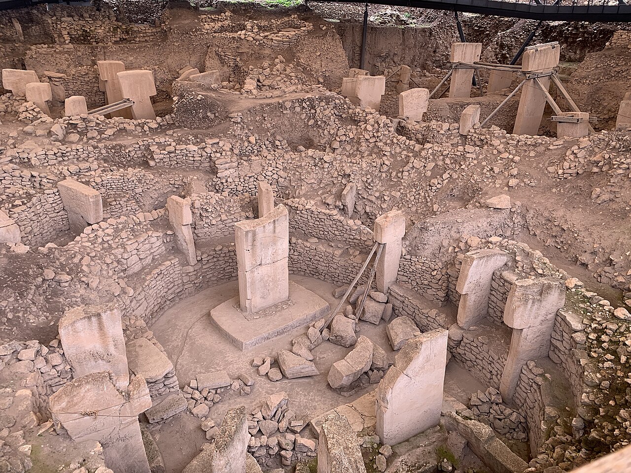 1万2800年前の巨石に刻まれた「未来へのメッセージ」!? 世界最の画像1古の神殿ギョベクリ・テペが指し示す星の配置と、封印されゆく発掘の謎の画像2