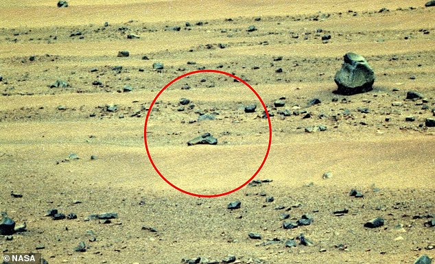 火星に「エイリアンの銃」が落ちていた!? NASA探査機が撮った"全長30cmの武器"とUFO研究家の主張の画像1