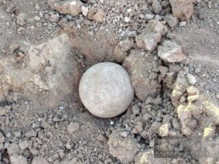 傷ひとつない『ほぼ完璧な石の球』が新石器時代の遺跡から出土 —— 考古学者も用途を特定できず困惑
