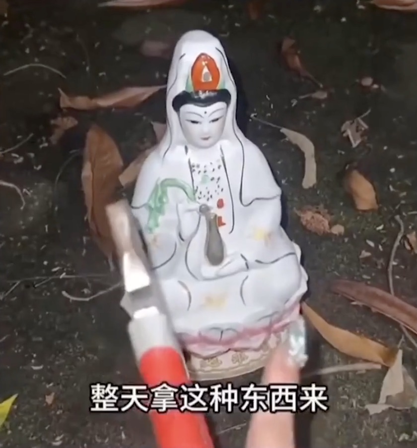 観音像をハンマーで砕く動画で炎上した24歳の心霊系インフルエンサー、交通事故で死去の画像1