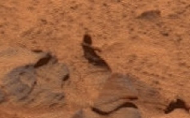 火星の「孤独な人影」が20年ぶりに再発掘! NASA探査車が捉えた、あまりに人間すぎるシルエットの正体の画像1