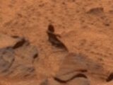 火星の「孤独な人影」が20年ぶりに再発掘！ NASA探査車が捉えた、あまりに人間すぎるシルエットの正体