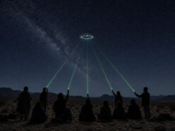 レーザーポインターと瞑想で宇宙人を呼ぶ！？ UFO目撃が生んだ「新しい信仰」の正体