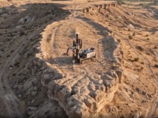157メートルの船形地層に本格掘削開始 「ノアの方舟」伝説の地下に潜む”規則正しい”反応