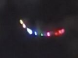 無音で浮遊する三日月型の発光体がテヘラン上空に出現、50年前の伝説的UFO事件と重なった奇妙なタイミング