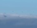 雲上に浮かぶカプセル型UFO4機
