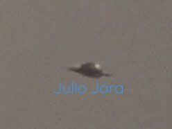 【空飛ぶ円盤】嵐が迫る空に「円盤型のUFO」が写り込んでいた!? パラグアイのサッカー祝賀会で撮られた1枚にSNS騒然